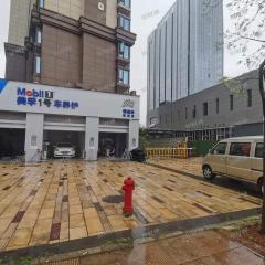 红谷滩临街汽车维修美容店，停车场出入口设备齐全