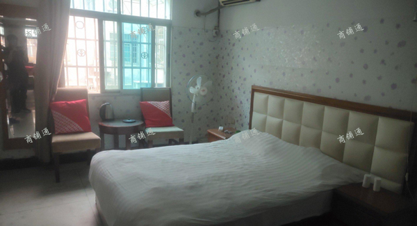 (转让) 旁边有两个大置较好，每个房间都有单独网络电视和网