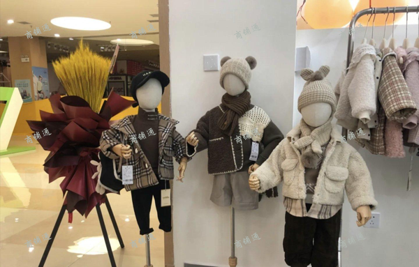 (转让) 象湖沃尔玛聚仁城三楼童装店铺转让，象湖核心位置，人流量大