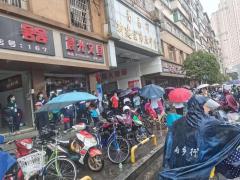 新建五中出入口店面 师生约6000+
