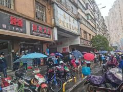 新建五中出入口店面 师生约6000+
