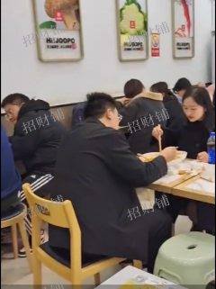 创新二路路口店，人流量 旁边是大学城