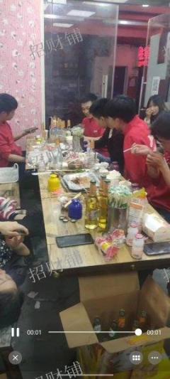 谢家村地铁出入口 日营业额2000元 学校附近