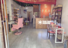 (转让) 上下两层，楼上有两个美容房间一楼美甲接待