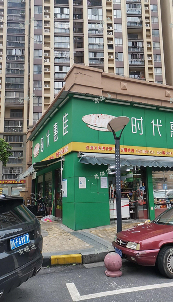 (转让) 二个大型小区正门口，位置