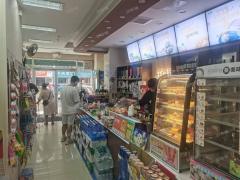 警民路夜市一条街店铺转让 生意稳定 不愁人流