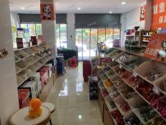 双小区出入口 小区有6000户 日营业2500