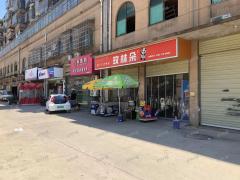 双小区出入口 小区有6000户 日营业2500
