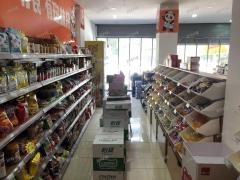 双小区出入口 小区有6000户 日营业2500