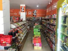 双小区出入口 小区有6000户 日营业2500