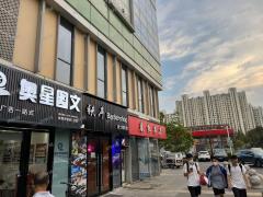 写字楼楼下奢侈品店转让营业额可观