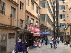南昌交通学院1.6万人宿舍楼下水果店 日营业4000左右