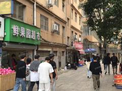 南昌交通学院1.6万人宿舍楼下水果店 日营业4000左右