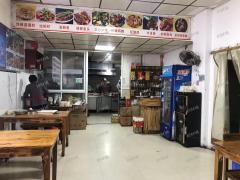 万科城小区门口餐饮店日营业4000元左右