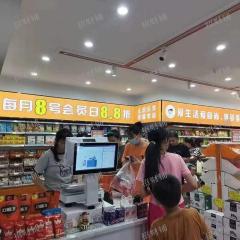 大型社区楼下十字路口零食店日营业3000左右