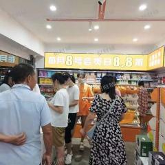 大型社区楼下十字路口零食店日营业3000左右