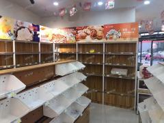 小区门口第二个店面双门头拐角店 小区1000多户 行业不限