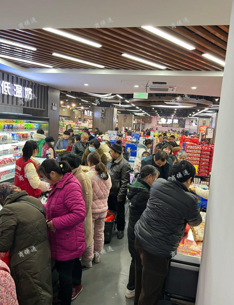 (转让) 大型小区门口超市转让、位置好、租金便宜、因合伙问题转让。