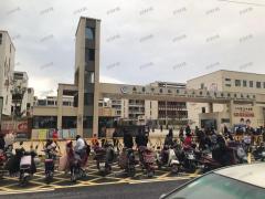 4000多户小区门口 3000人小学对面 可空转