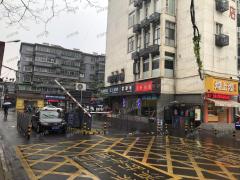 南昌理工大学对面 万人小区 三个店招租