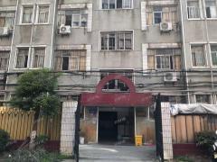 1万多人宿舍楼下餐饮店 日营业1400