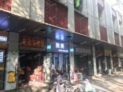 庐山大道地铁口 铜锣湾旁临街餐饮店转