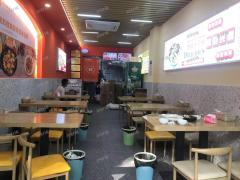 庐山大道地铁口 铜锣湾旁临街餐饮店转