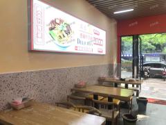 庐山大道地铁口 铜锣湾旁临街餐饮店转