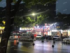 芳草路十字路口餐饮店转让 隔壁是蜜雪冰城