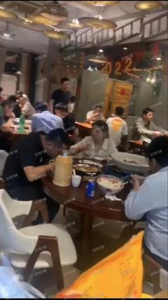 三年店 小区门口餐饮店 门宽10米 
