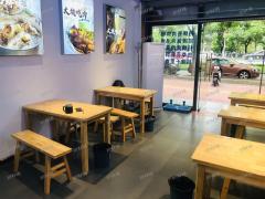 江科附中门口餐饮店 周边都是成熟小区