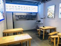 江科附中门口餐饮店 周边都是成熟小区