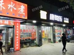 双小区门口 三年老店水煮店日营业3000