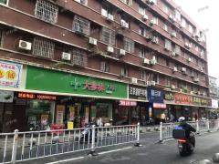 南昌航空大学对面 十字路口 小区门口
