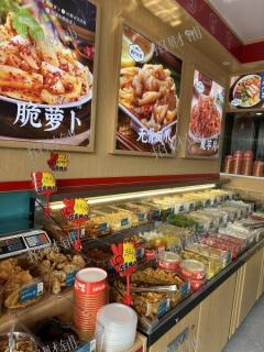 地铁口附近 古茗 零食很忙 沪上阿姨旁餐饮店