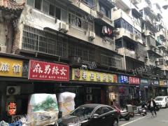 招租 小区门口第二家 农贸市场附近无人超市