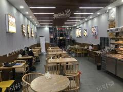 十字路口餐饮店 可空转  附近品牌店多