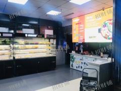 3万多人大学 食堂门口 品牌麻辣烫店  日营业6000
