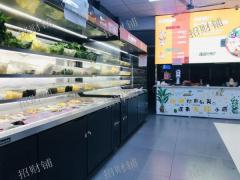 3万多人大学 食堂门口 品牌麻辣烫店  日营业6000