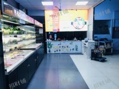 3万多人大学 食堂门口 品牌麻辣烫店  日营业6000