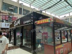 3.5万多人大学 学生宿舍楼下商业街店铺空转
