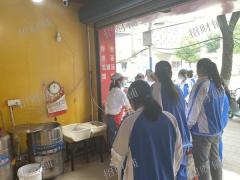 六年老店 门宽8米 双门头 中学门口 带阁楼