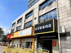 写字楼楼下 物流中心门口独家便利店 日营业3000左右 烟草证15档