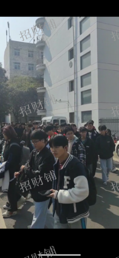 2万多人大学 农业大学 校内商业店铺招租 行业不限 就在学生宿舍旁