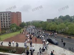 1.6万多人大学 唯一商业街招商，唯一校内宾馆，水果和水果捞、品牌特色小吃、校内超市招合作