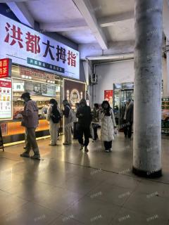 3万多人大学 洪都大拇指转让 食堂门口第一家店 学生宿舍楼旁