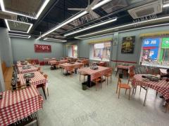 拐角双门头 展示面30米左右 餐饮店日营业额5000左右