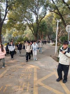 3万多人大学校内唯一商业街 小吃店转让  校内快递店也在商业街内