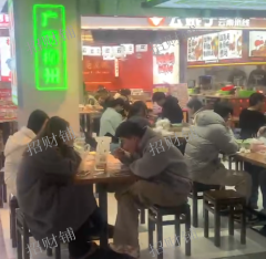 不要转让费5所大学附近餐饮店转让，旁边的店日营业额6000左右