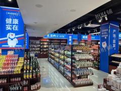 万寿宫商业街门口的店招租 旁边就是万寿宫地铁站